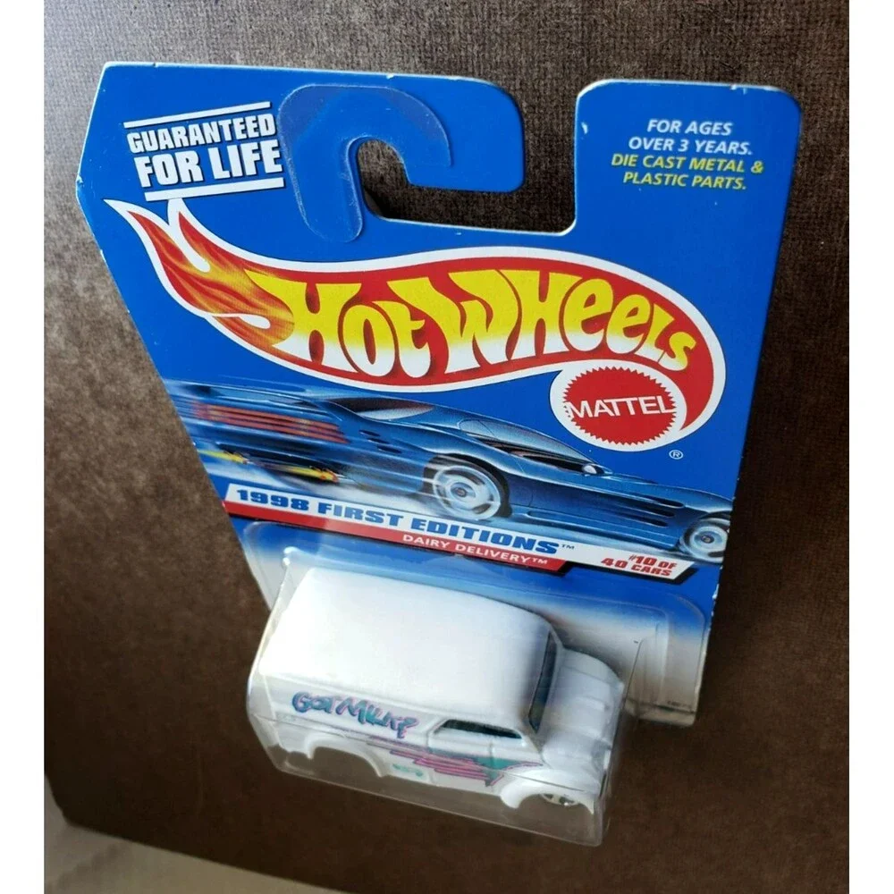 Hot Wheels DAIRY DELIVERY '98 FIRST EDITIONS & CIRCUS ON WHEELS SERIES LOT OF 2